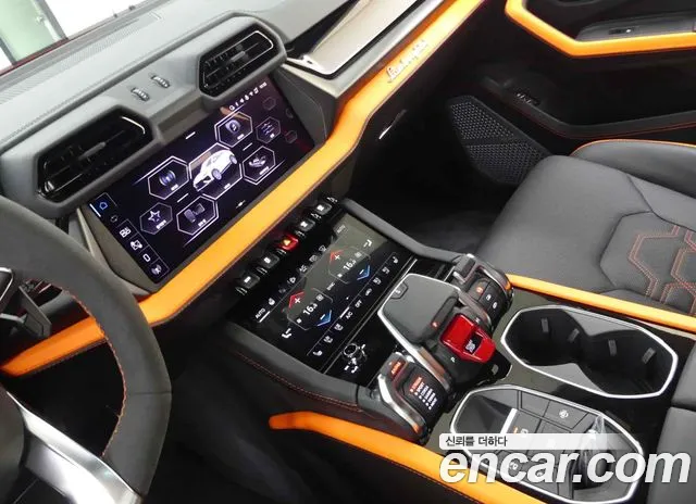 Lamborghini Urus — Фото автомобиля 13