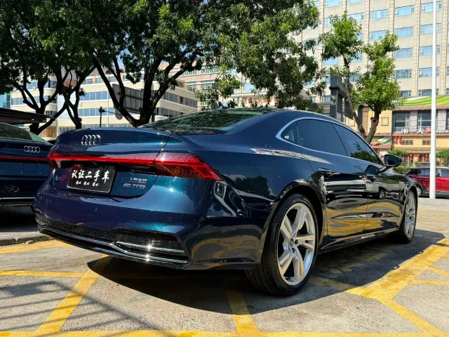 Audi A7L — Фото автомобиля 13