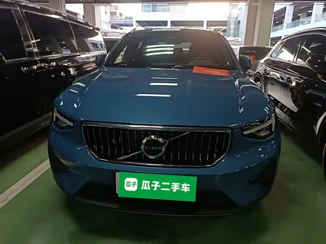 Volvo XC40 — Фото автомобиля 2