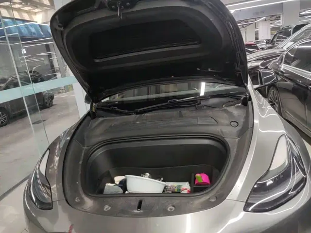 Tesla Model Y — Фото автомобиля 19