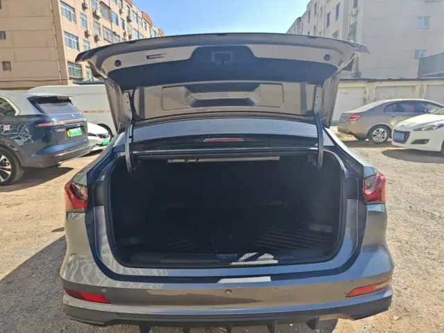 Roewe i5 — Фото автомобиля 18