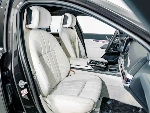 BMW i7 — Фото автомобиля 22