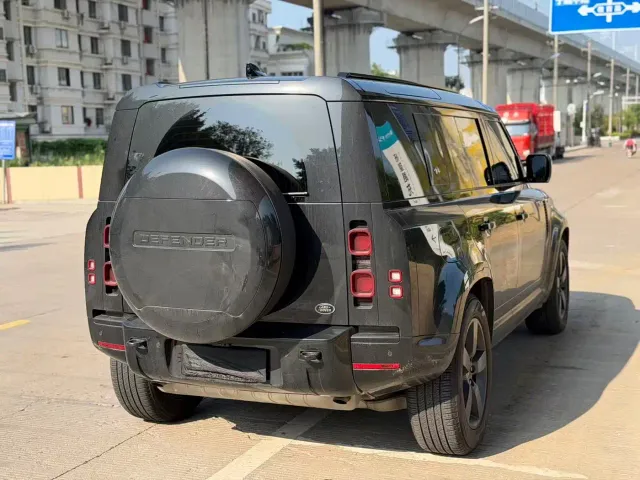 Land Rover Defender — Фото автомобиля 5