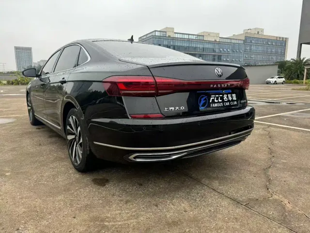 Volkswagen Passat — Фото автомобиля 15