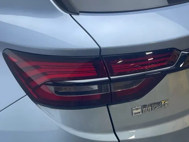 Geely Binyue — Фото автомобиля 12