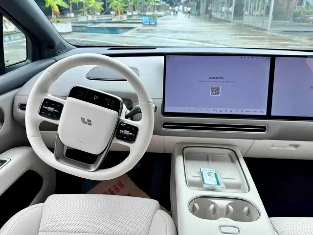 Li Auto i6 — Фото автомобиля 7
