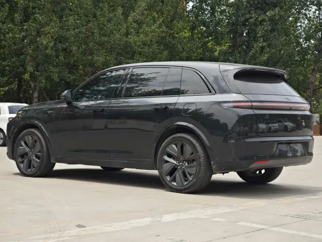 Li Auto L7 — Фото автомобиля 9