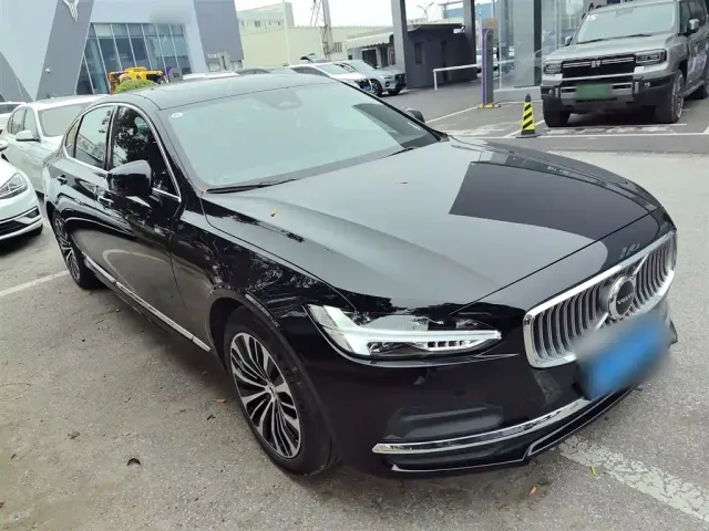 Volvo S90 — Фото автомобиля 21