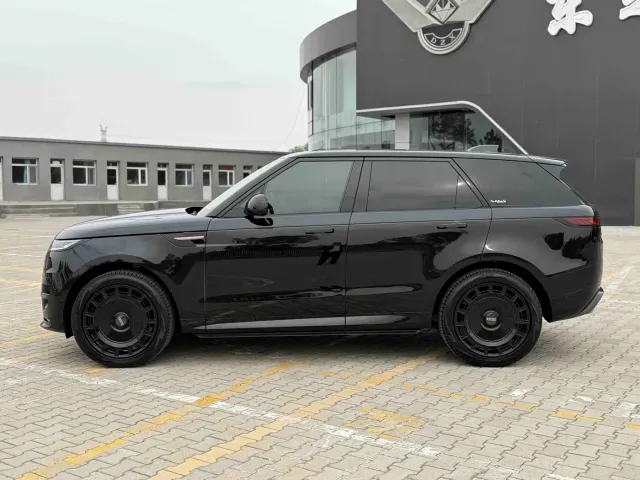 Land Rover Range Rover Sport — Фото автомобиля 4