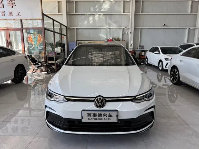 Volkswagen Golf — Фото автомобиля 2