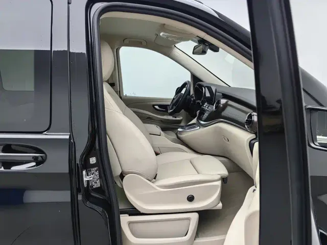 Mercedes-Benz V-Class — Фото автомобиля 23