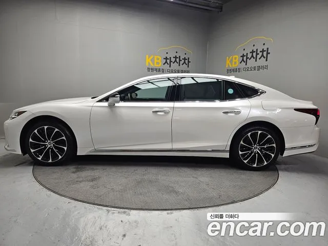 Lexus LS — Фото автомобиля 3