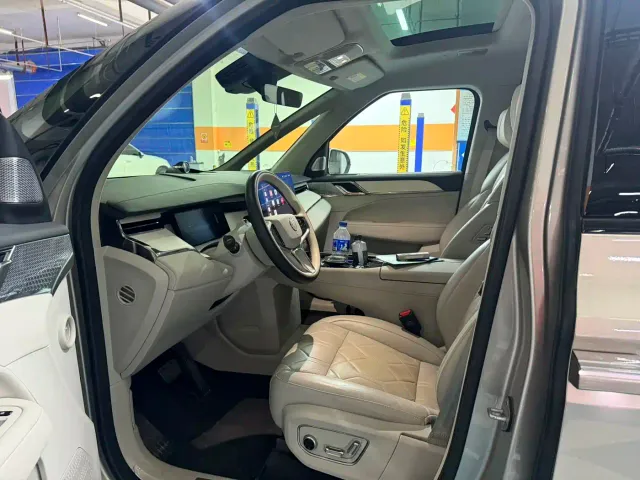 Volvo EM90 — Фото автомобиля 7