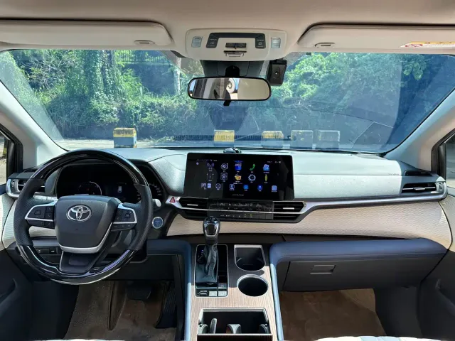 Toyota Sienna — Фото автомобиля 8