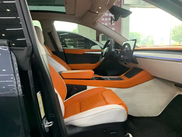Tesla Model Y — Фото автомобиля 19