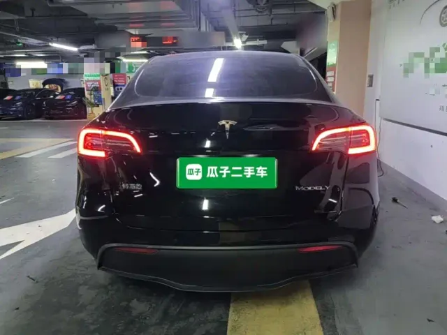 Tesla Model Y — Фото автомобиля 5