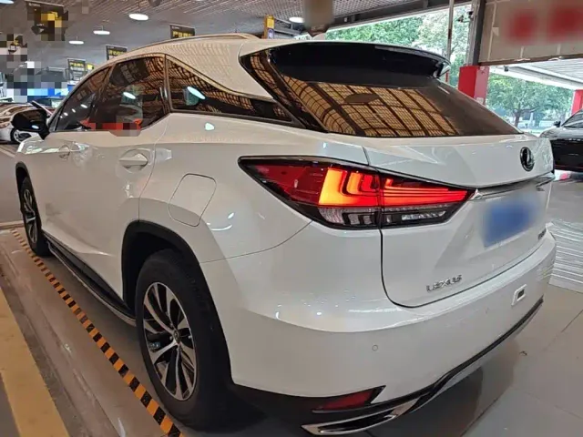 Lexus RX — Фото автомобиля 4
