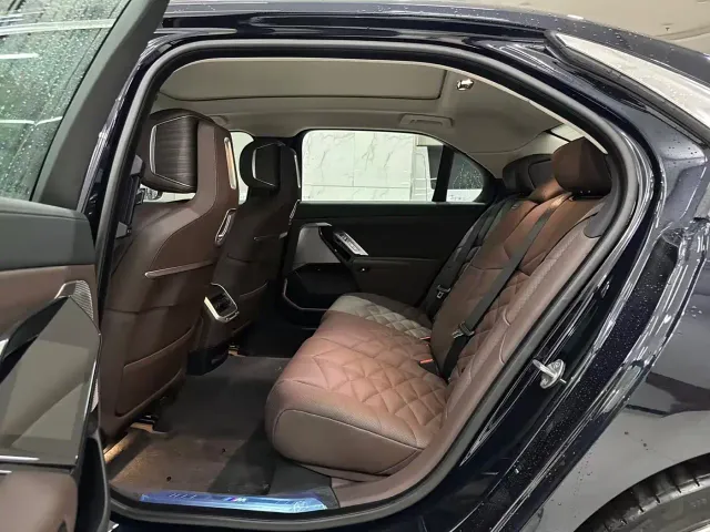 BMW 7 Series — Фото автомобиля 5