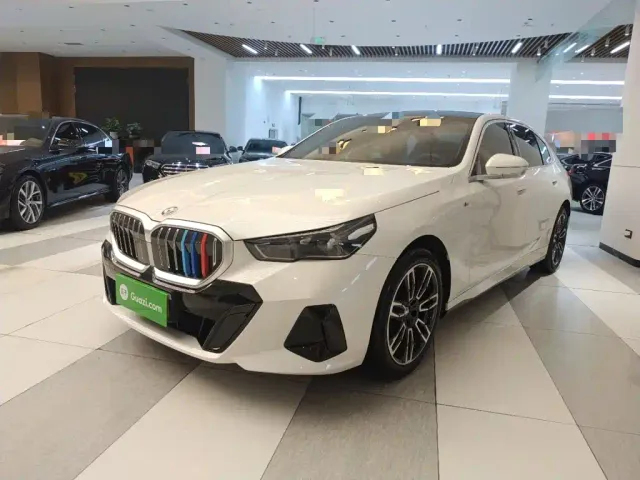 Фотография автомобиля — BMW 5 Series