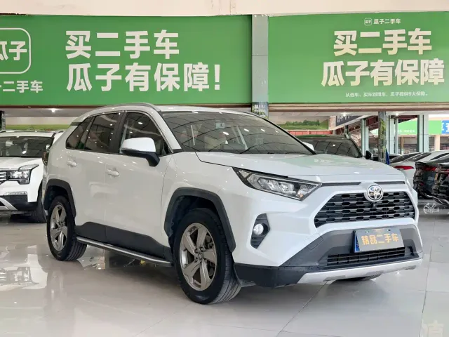 Toyota RAV4 — Фото автомобиля 3