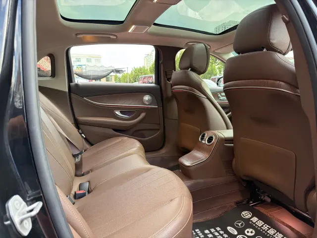 Mercedes-Benz E-Class — Фото автомобиля 13