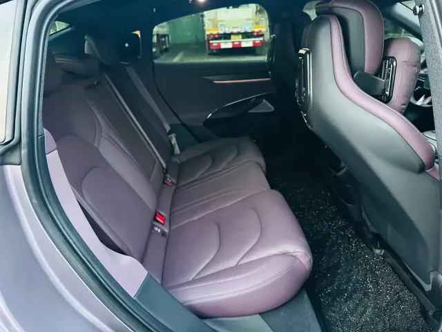 Xiaomi SU7 — Фото автомобиля 16