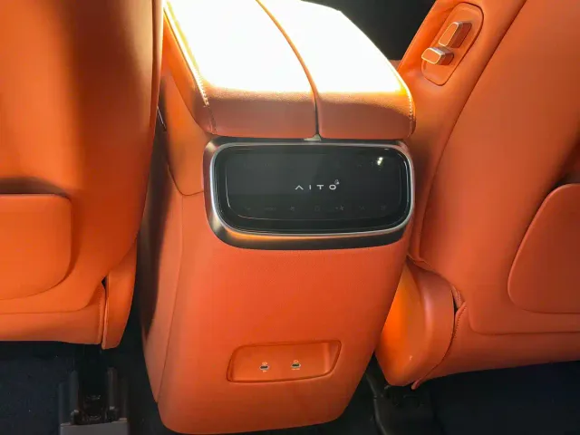 Aito M7 — Фото автомобиля 11
