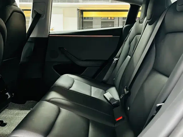Tesla Model 3 — Фото автомобиля 9