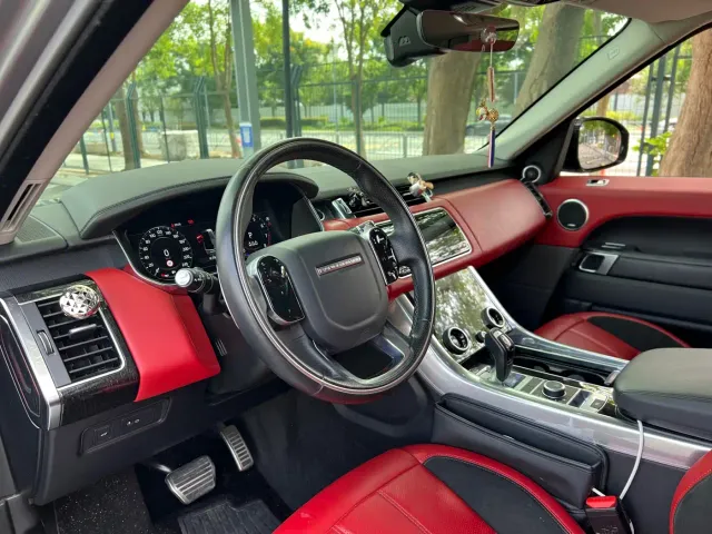 Land Rover Range Rover Sport — Фото автомобиля 9