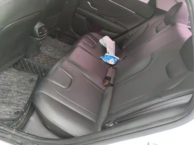 Hyundai Elantra — Фото автомобиля 16