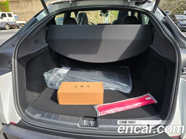 Tesla Model Y — Фото автомобиля 13