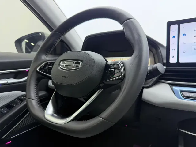 Geely Emgrand — Фото автомобиля 13