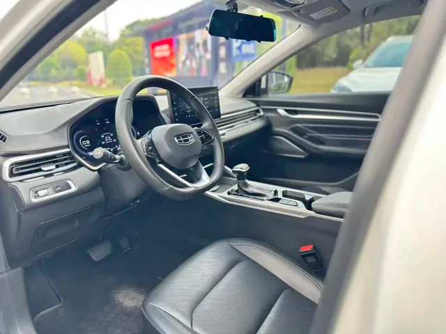 Geely Emgrand — Фото автомобиля 8