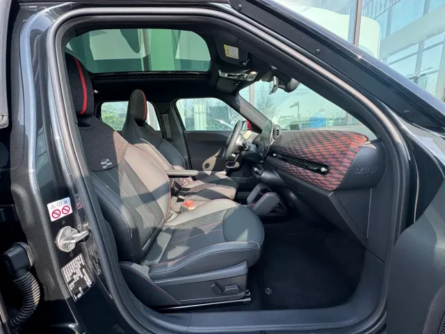 MINI Electric MINI JCW ACEMAN — Фото автомобиля 2