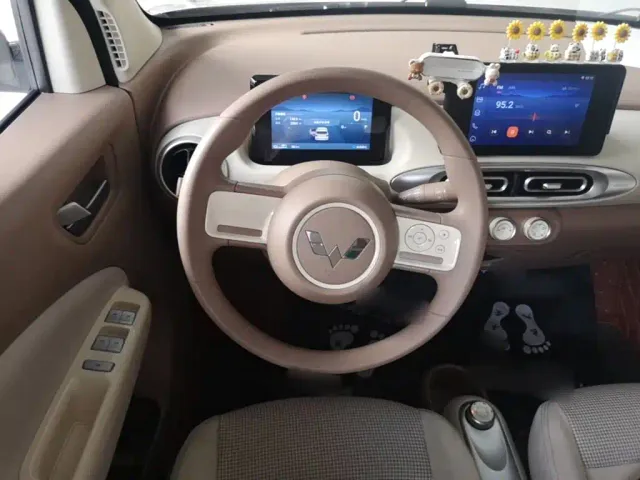 Wuling Hongguang Mini EV — Фото автомобиля 10