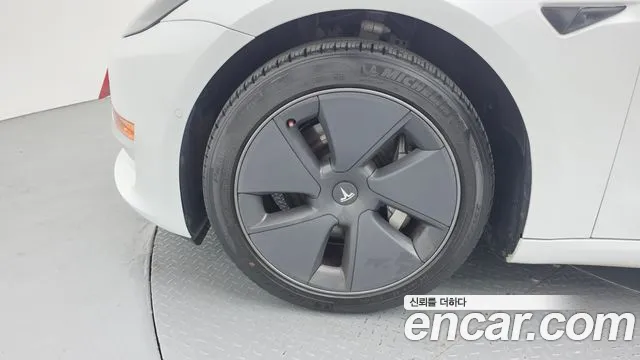 Tesla Model 3 — Фото автомобиля 5