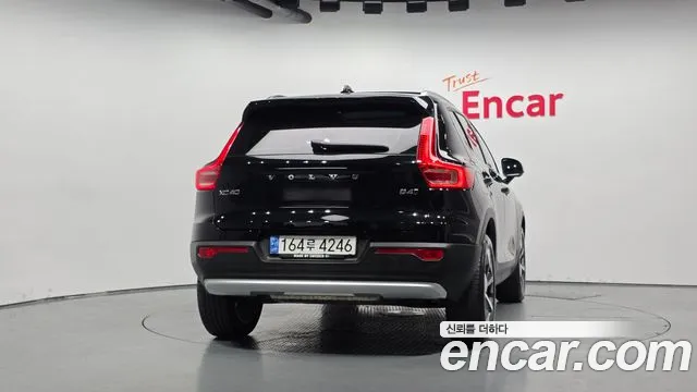 Вольво XC40 B4 Ultimate Bright — Фото автомобиля 4