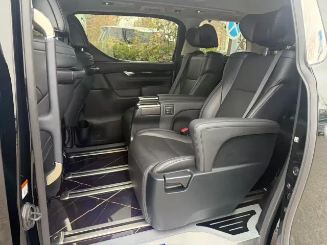 Toyota Vellfire — Фото автомобиля 17