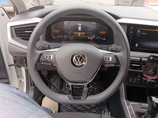 Volkswagen Polo — Фото автомобиля 10