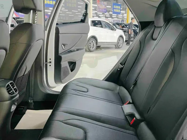 Hyundai Elantra — Фото автомобиля 8
