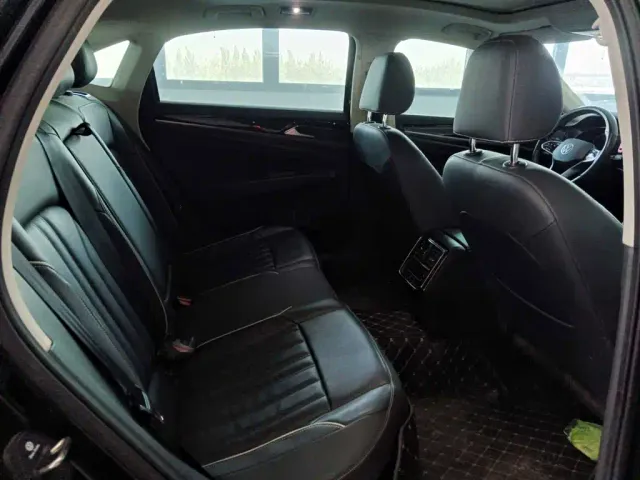 Volkswagen Passat — Фото автомобиля 10