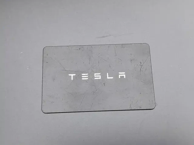 Tesla Model Y — Фото автомобиля 19