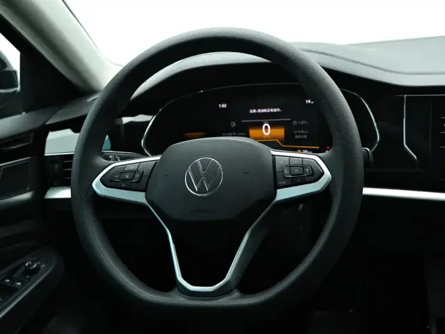 Volkswagen Passat — Фото автомобиля 14