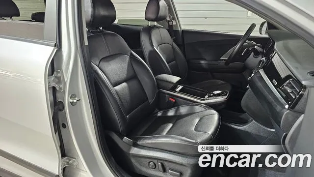 Kia Niro — Фото автомобиля 16