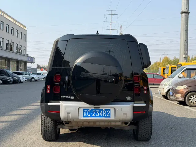 Land Rover Defender — Фото автомобиля 3