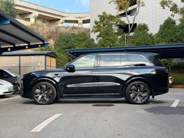 Li Auto L9 — Фото автомобиля 15