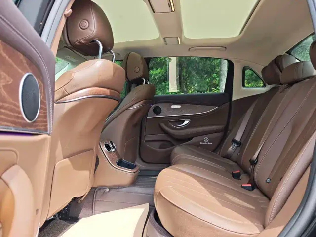 Mercedes-Benz E-Class — Фото автомобиля 6