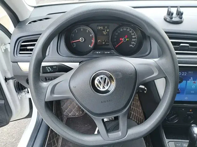 Volkswagen Lavida — Фото автомобиля 10