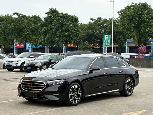 Фотография автомобиля — Mercedes-Benz E-Class