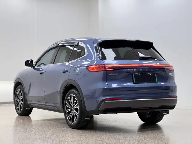 Geely Galaxy Starship 7 EM-i — Фото автомобиля 4